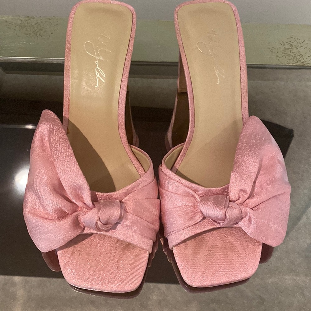 Pink bow heel sandal
